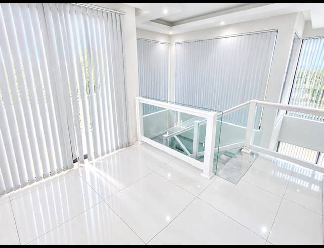 7 BEDROOM HOUSE FOR SALE IN BALLITO CENTRAL